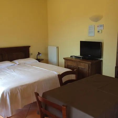 Ferrari מלון דירות קנוביו