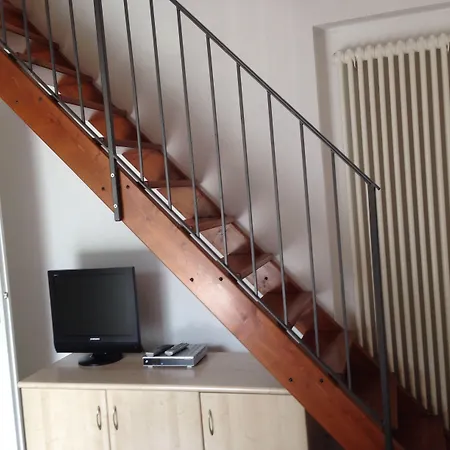 Ferrari מלון דירות 4*