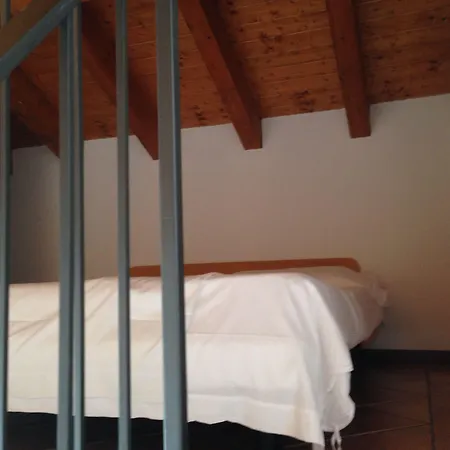 Ferrari מלון דירות 4*